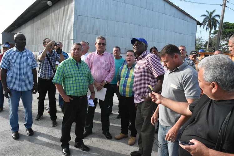 Vicepresidente cubano recorrió centros productivos de la provincia de Villa Clara