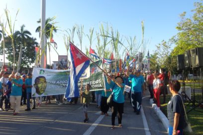 Los trabajadores del futuro engalanaron el desfile en Sancti Spíritus