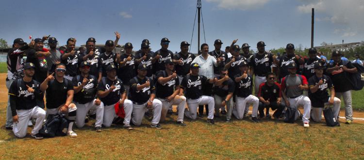 Equipo campeón: Ferrocarrileros de Nuevo León. Foto: Agustín Borrego Torres.