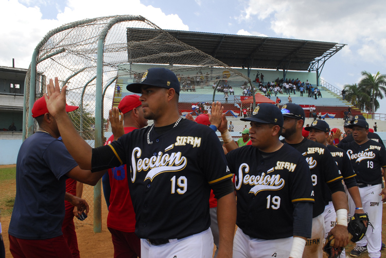 La confraternidad es lo más importante de la cuadrangular de béisbol entre Cuba y México. Foto: Agustín Borrego Torres.