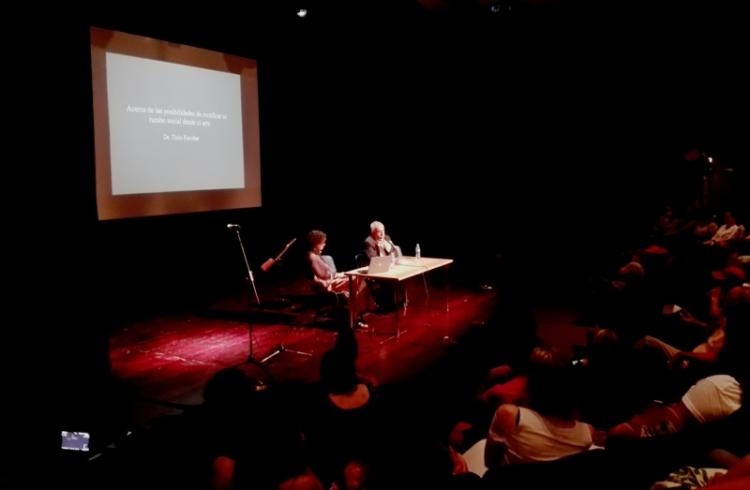 El intelectual paraguayo Ticio Escobar ofreció una conferencia sobre los derroteros actuales del arte. Fue el cierre de las jornadas teóricas de la XIII Bienal de La Habana. Foto: Yuris Nórido