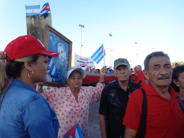 Los jubilados desfilaron también, por Cuba y la Revolución. Foto: Lianne Fonseca Diéguez