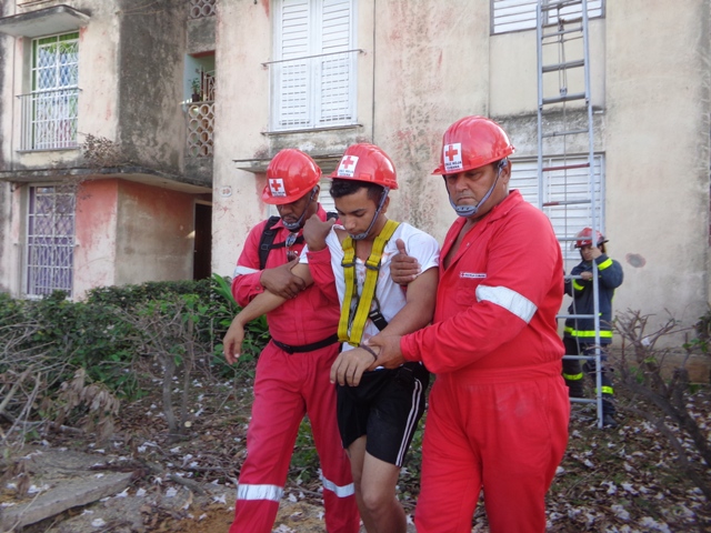 En el reparto Peralta se modelaron acciones de recuperación tras el paso de un tornado. Foto: Lianne Fonseca Diéguez