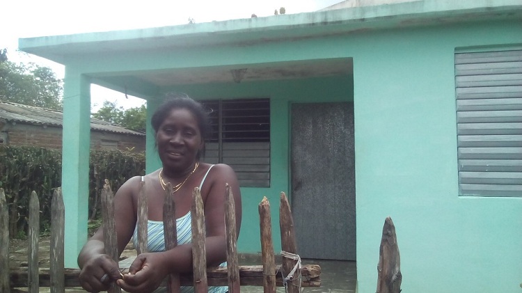 Maritza es de las beneficiadas con casa nueva. Foto: Betty Beatón