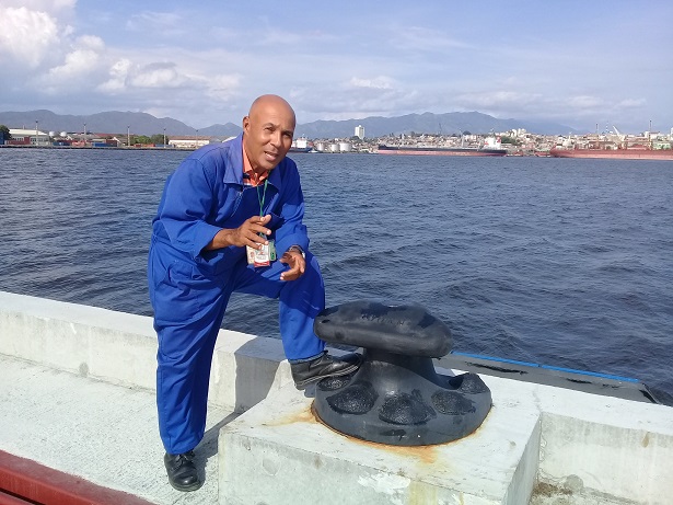 Jorge Ramis, está dispuesto, al igual que sus compañeros, a defender el puerto al precio que sea necesario. Foto: Betty Beatón Ruiz