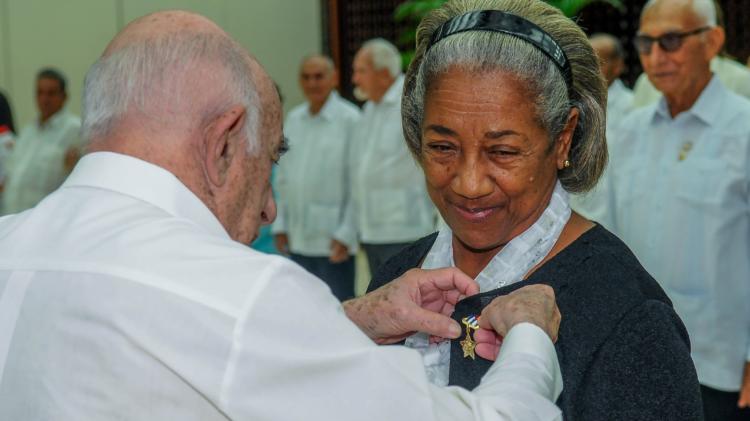 Bertha Luz es la única mujer que recibió este año el Título Honorífico de Heroína del Trabajo de la República de Cuba. Foto: José Manuel Correa