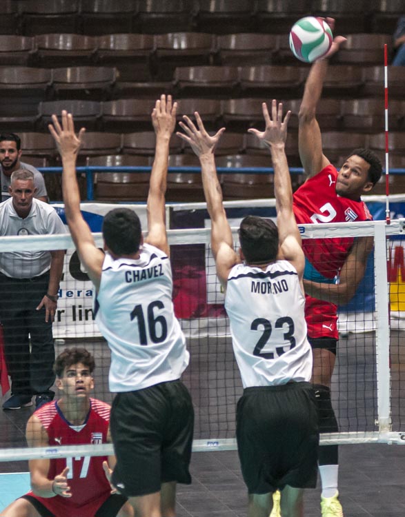 Cuba-México en el Coliseo de la ciudad Deportiva. foto: José Raúl Rodríguez Robleda