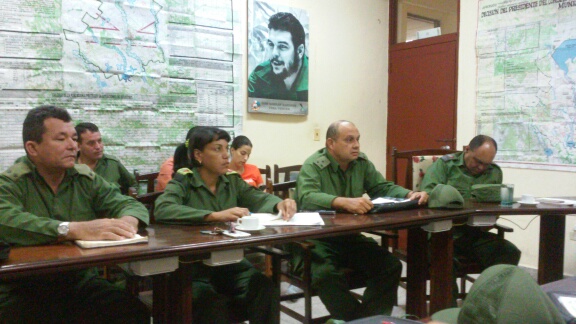 Las autoridades de Granma revisaron de manera pormenorizada los planes de acciones para las diferentes situaciones. Foto: Lianet Suárez Sánchez
