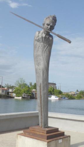 Una de las piezas emplazadas en el segmento de la calle Narváez, en las márgenes del río San Juan, donde radica el célebre taller de Osmani Betancourt (el Lolo), su autor. Extraordinario despliegue de buen arte a través del proyecto Ríos Intermitentes.