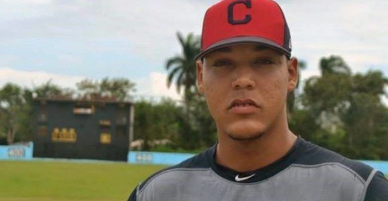 Roberto Hernández, la sensación de la pelota cubana en el box. Foto: Deporcuba