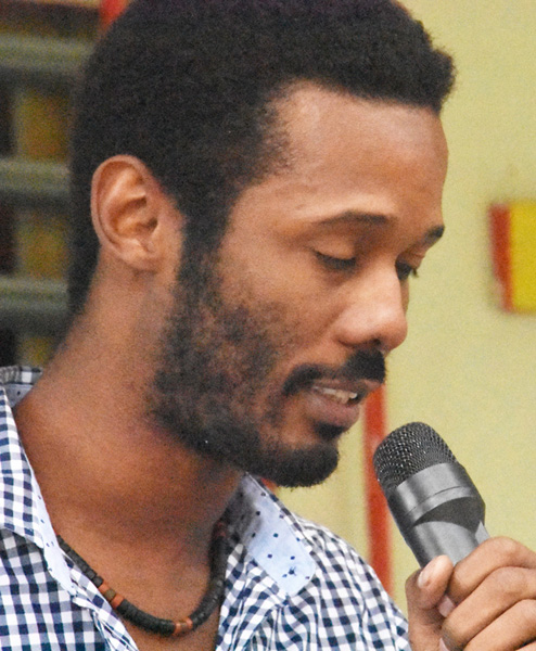 Roly Ávalos, autor del poemario Boca de lobo, Premio Francisco Riverón 2018, que verá la luz en la Feria del Libro del año próximo. Foto: Tamara Gispert