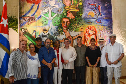 Develan mural artístico Resistencia contra el bloqueo (+Fotos)