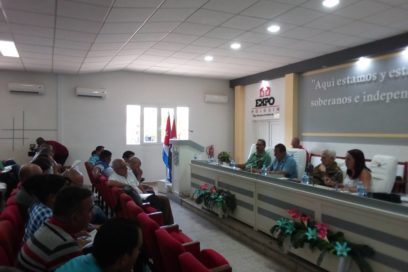 Ramiro Valdés precisa prioridades del programa de la vivienda