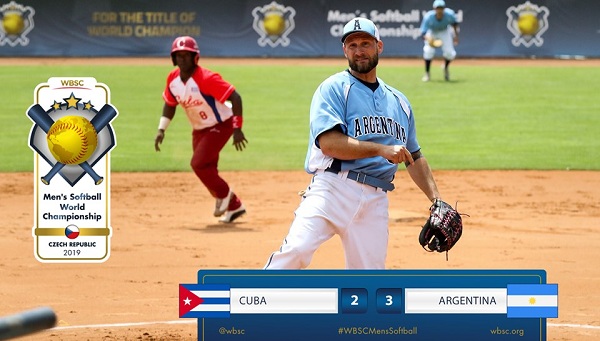 Cuba-Argentina en el mundial de sóftbol. Foto: del evento