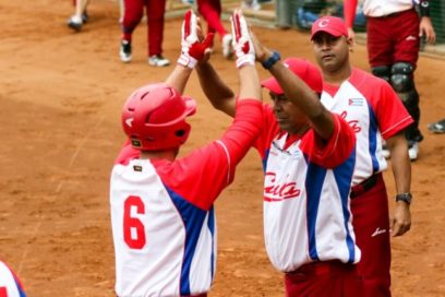 Softbolistas derrotan a Bostwana y siguen soñando