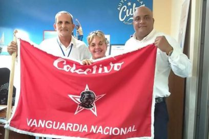 Centros villaclareños reciben bandera de Vanguardia Nacional