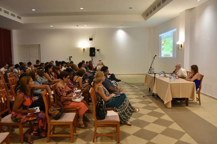 El doctor Atilio Borón,reflexiona sobre la importancia de las ciencias sociales en el mundo actual. Foto: Lourdes Rey/ Facebook