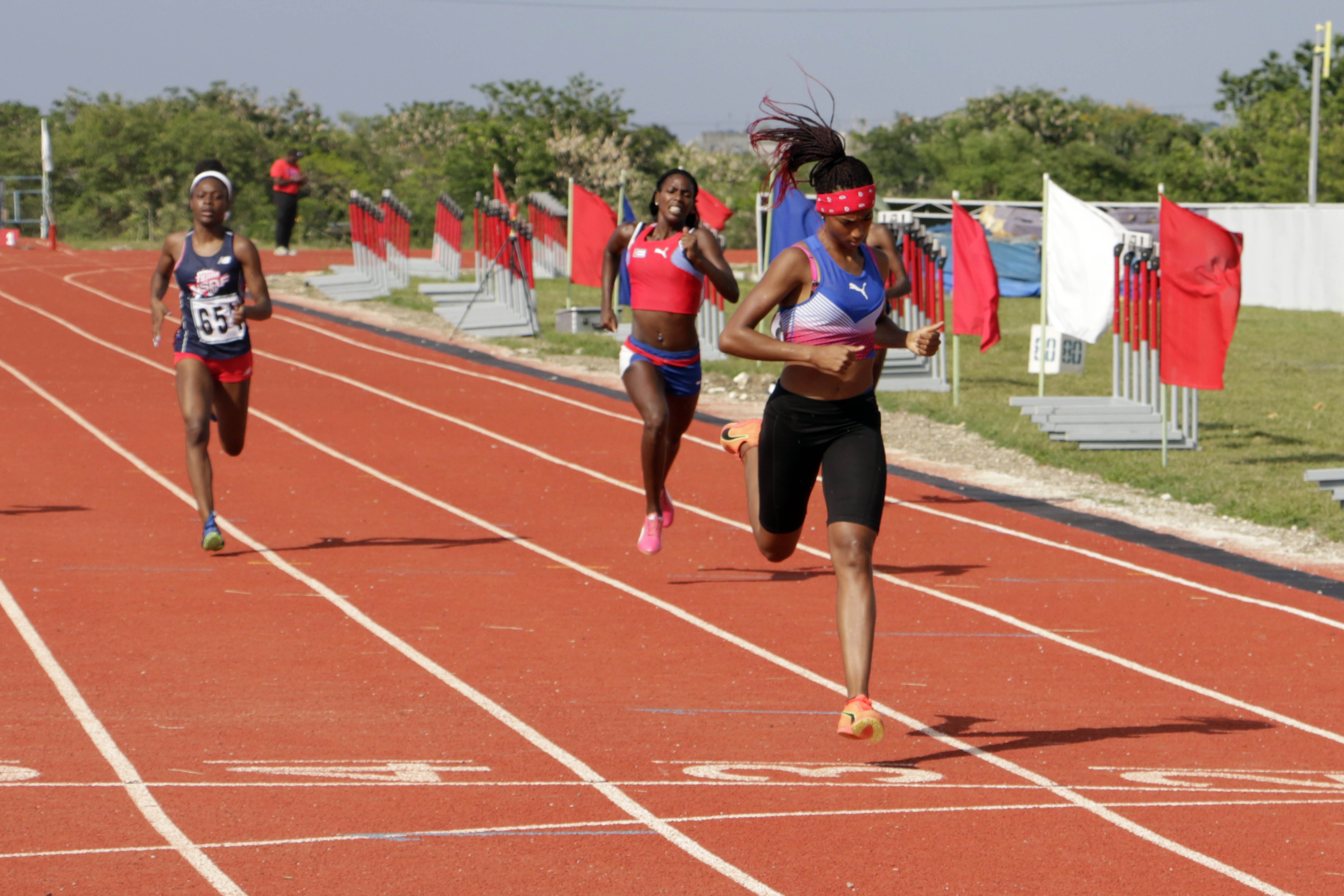 Roxana Gómez ganó sin contratiempos los 400 metros. Foto: Abel Padrón