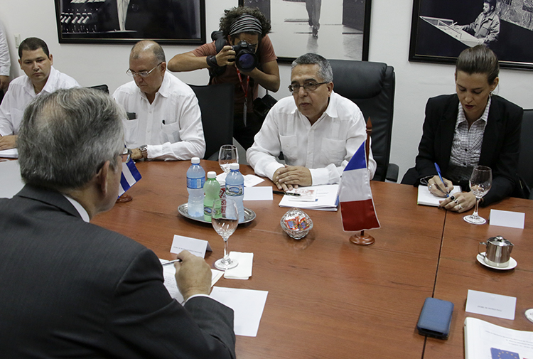 Consultas políticas entre Cuba y Francia