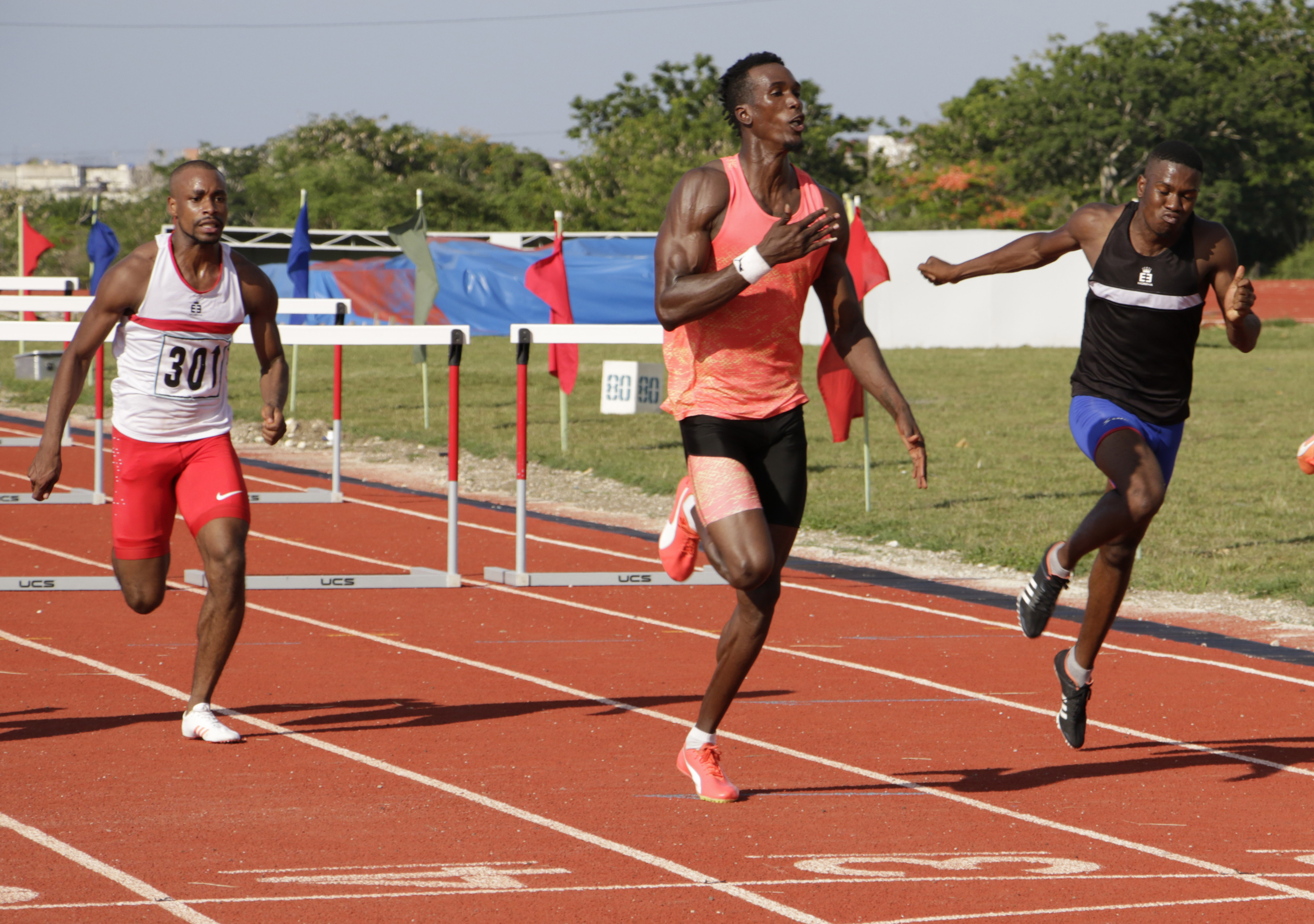 Roger Valentín Iribarne, ganador de los 110 metros con vallas. Foto: Abel Padrón