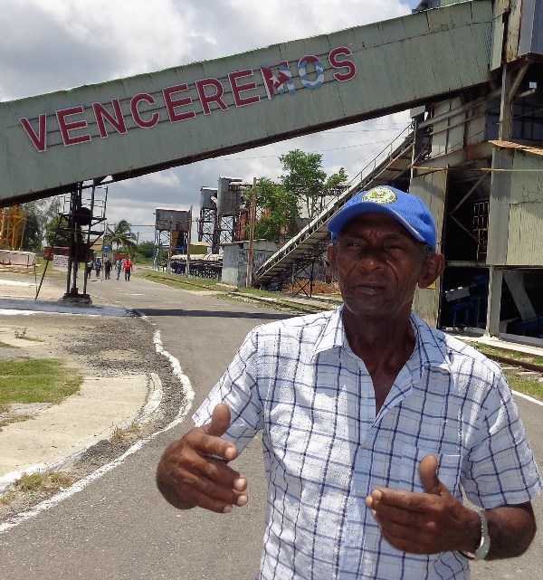 Jorge Civil Herrera, fundador de la terminal de azúcar a granel Puerto Carúpano, agradece las enseñanzas de Fidel. Foto: Ángel Chimeno Pérez