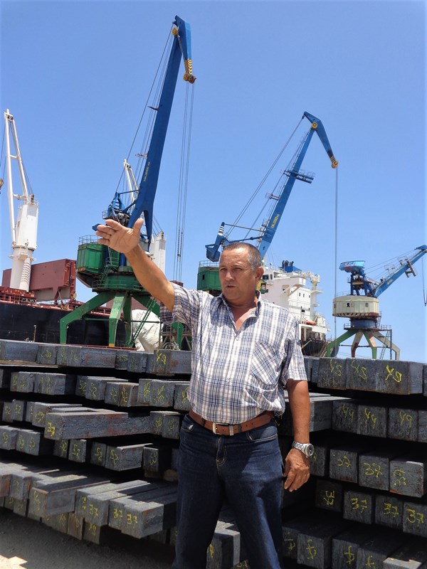 Osvaldo Fernández Elías, director de la unidad empresarial de base Puerto Carúpano, asegura la continuidad de los éxitos productivos. Foto: Ángel Chimeno Pérez