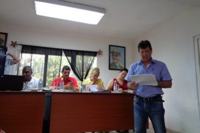 Pensar y hacer la economía desde la base (+Fotos)