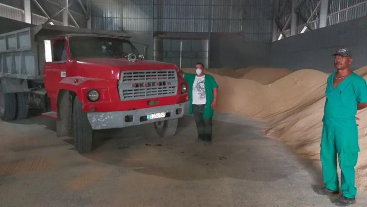 Fábrica de Pienso "Raúl Fernández Acosta" Foto: Presidencia Cuba