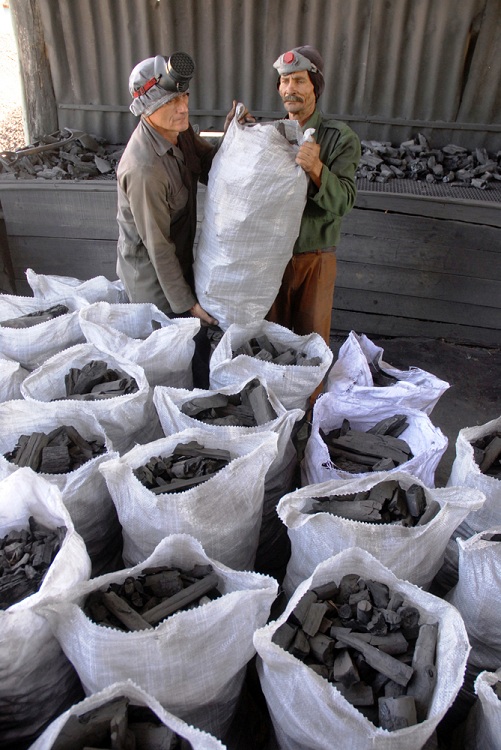 Clasificar el carbón por la calidad es imprescindible. / Foto: Modesto Gutiérrez, ACN