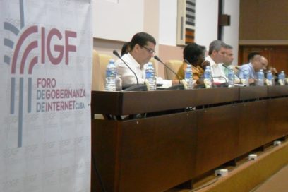 Desarrollar Internet y defendernos (+Fotos)