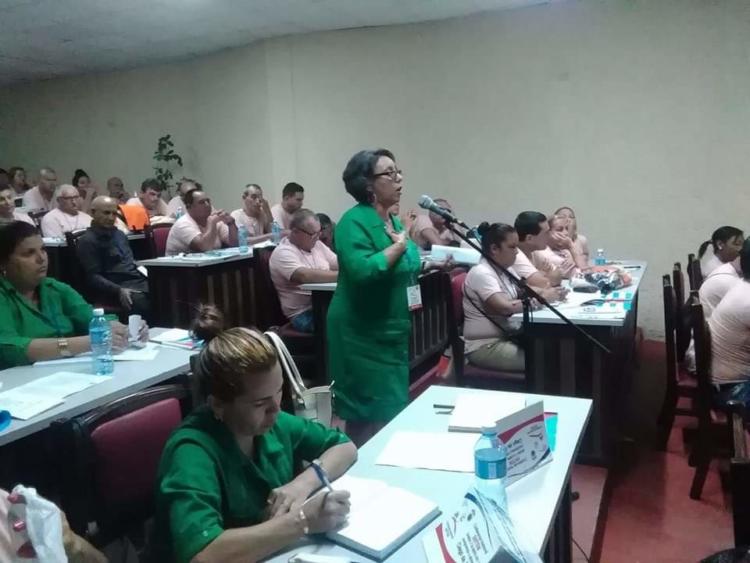 La sindicalista Orialys Cepeda llamó a una mayor atención a los linieros eléctricos por parte de la administración y el sindicato. Foto: José Luis Martínez Alejo