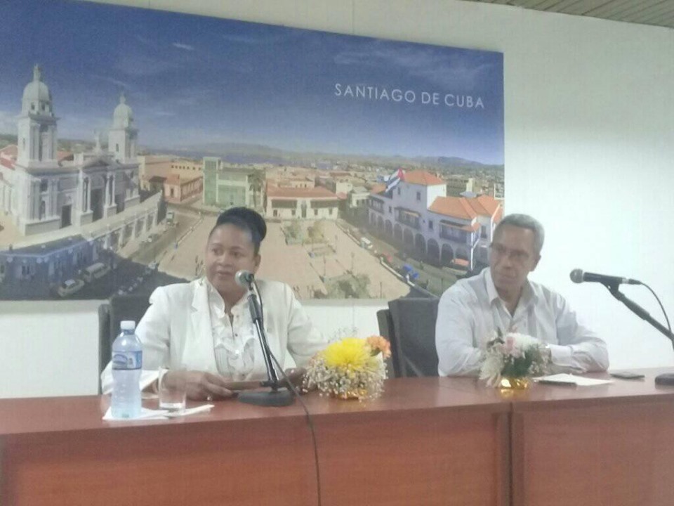 De izquierda a derecha la Sra. June Soomer, secretaria general de la AEC y Antonio Luis Carricarte, viceministro primero de Comercio Exterior y la Inversión Extranjera de Cuba. Foto: Betty Beatón Ruiz
