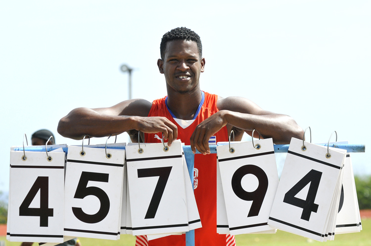 El joven Félix Valle se impuso en el lanzamiento del disco. Foto: José Raúl Rodríguez Robleda