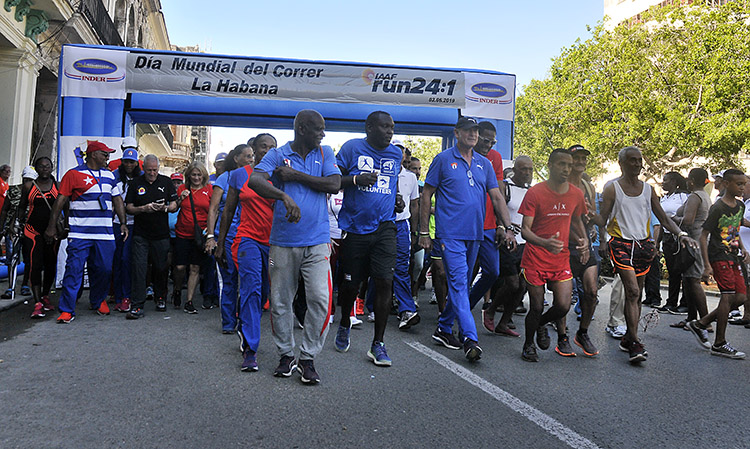 Carrera Run24:1 en La Habana. Foto: José Rául Rodríguez Robleda