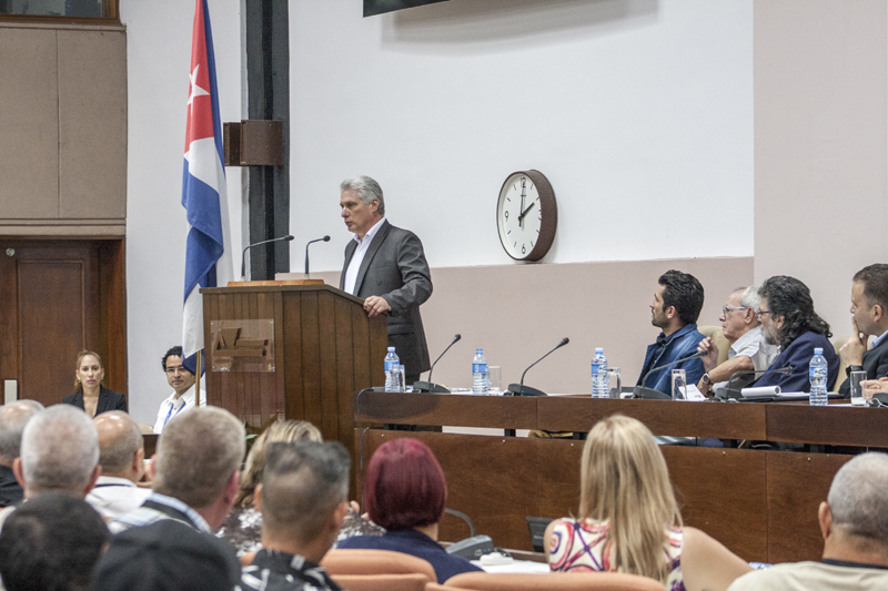 El Presidente d elos Consejos de Estado y de Ministros, Miguel Díaz Canel durante su discurso clausura del IX Congreso de la Unión de Escritores y Artistas de Cuba UNEAC. Palacio de Convenciones, La Habana 30 de junio de 2019 Foto Rene Perez Massola