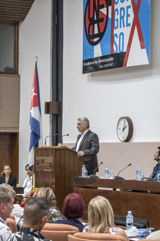 El Presidente d elos Consejos de Estado y de Ministros, Miguel Díaz Canel durante su discurso clausura del IX Congreso de la Unión de Escritores y Artistas de Cuba UNEAC. Palacio de Convenciones, La Habana 30 de junio de 2019 Foto Rene Perez Massola