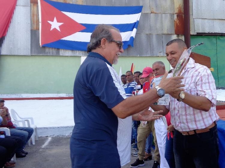 Los más destacados recibieron el reconocimiento. Foto: Jorge Pérez Cruz
