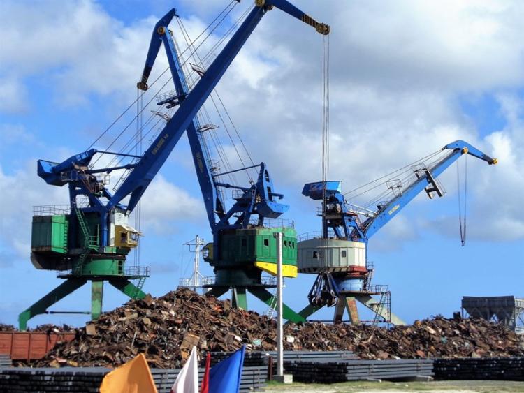 El puerto sigue operando cargas. Foto: Jorge Pérez Cruz