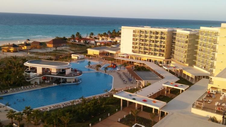 Instalaciones como el Hotel Internacional han sido construidas por los trabajadores atendidos por Varse. Foto: Noryis
