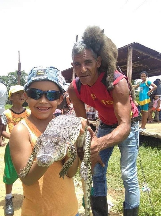 La foto con animales domesticados fue una de las mayores atracciones en la visita a la comunidad rural El Cedro. Foto: Del José Luis Martínez Alejo