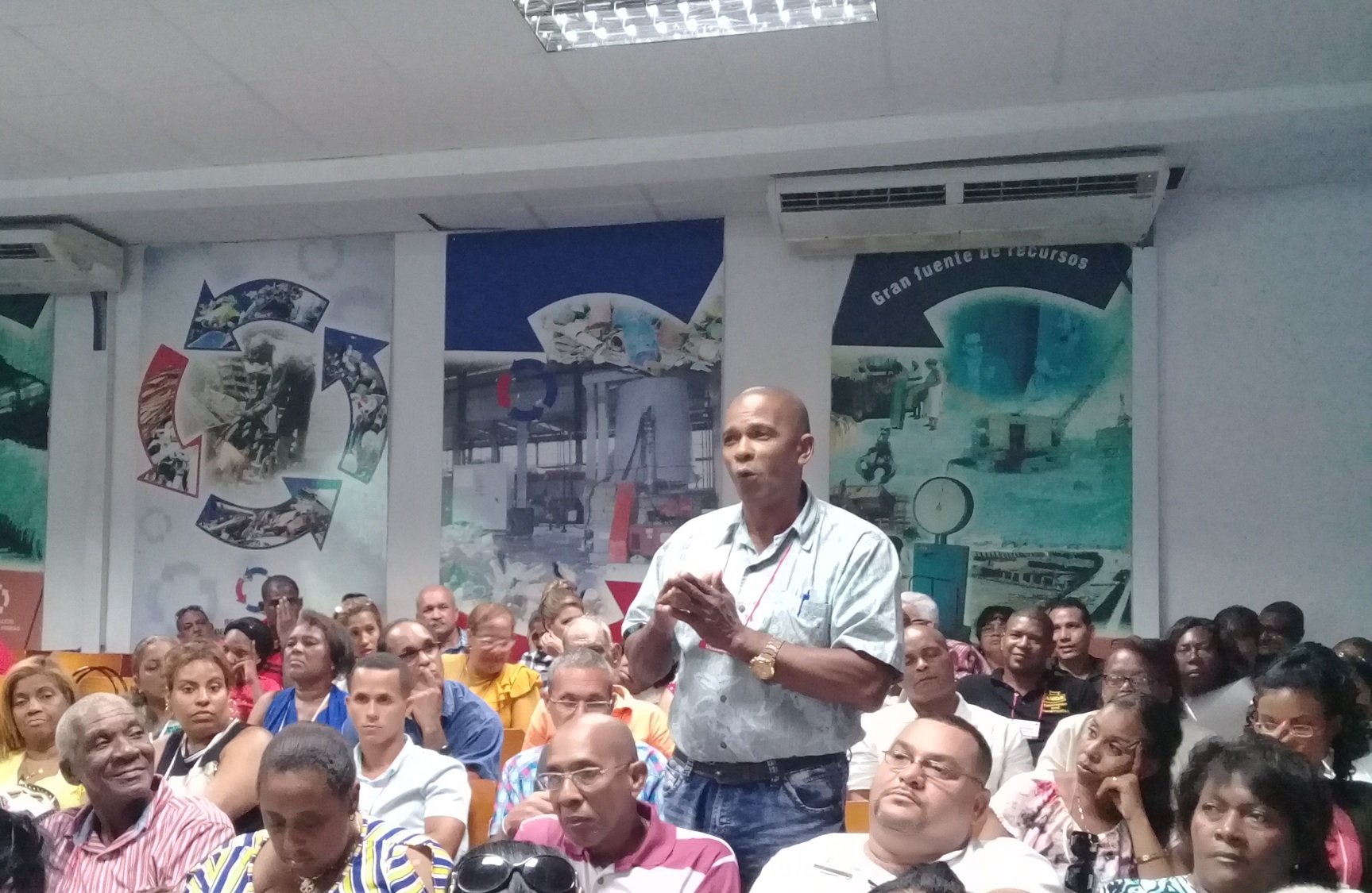 Armando Mediaceja, de Compacto Caribe, se refirió a los reiterados atrasos que hay en esa entidad con el pago del salario a los trabajadores. Foto: Betty Beatón Ruiz