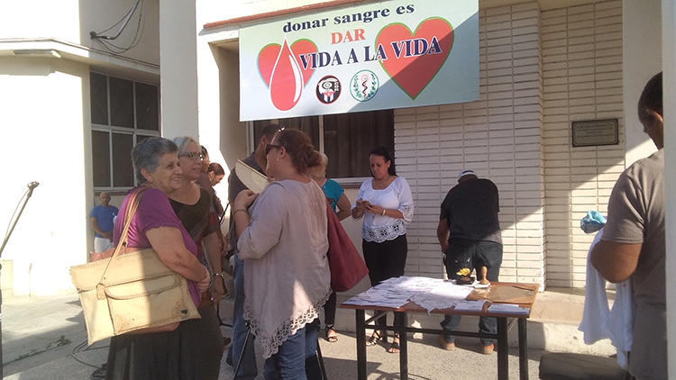 En el evento participaron los miembros del Secretariado Ejecutivo Nacional, funcionarios de la Dirección Nacional y Provincial de los CDR y trabajadores del Banco Provincial de Sangre y donantes. Foto: Arlette Gay López