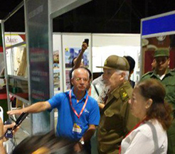 El Comandante de la Revolución Ramiro Valdés recorrió varios stand de Expocaribe. Foto: ACN