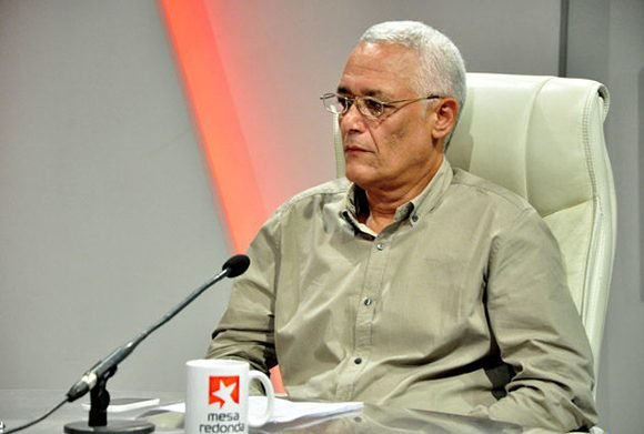 Heriberto Rosabal Espinosa, jefe de información nacional de la revista Bohemia. Foto: Roberto Garaicoa/ Mesa Redonda.