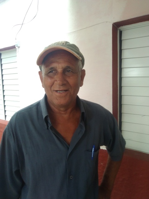 Librado, jubilado que será beneficiado. Guía de fotos jubilado. Foto: Lourdes Rey Veitía