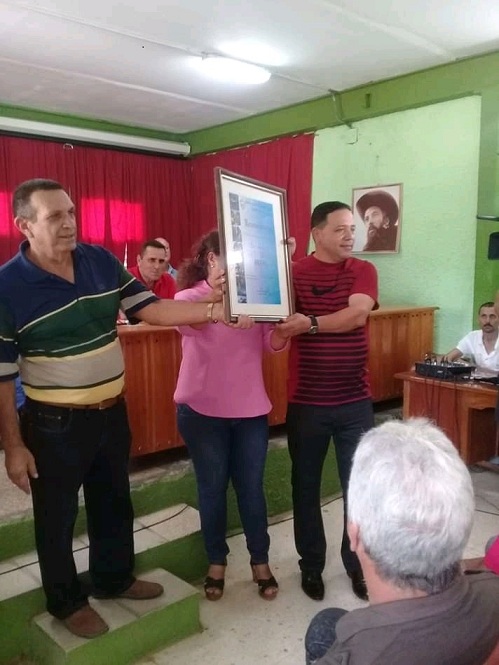 Transportistas destacados recibieron el reconocimiento a su desempeño durante el acto provincial por el día del trabajador del sector. Foto: Elia Fontela