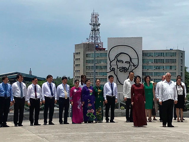Vicepresidenta vietnamita rinde tributo a José Martí