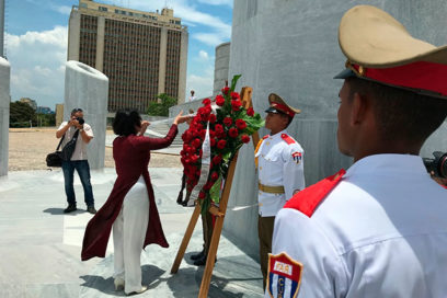 Vicepresidenta vietnamita rinde tributo a José Martí (+Fotos)