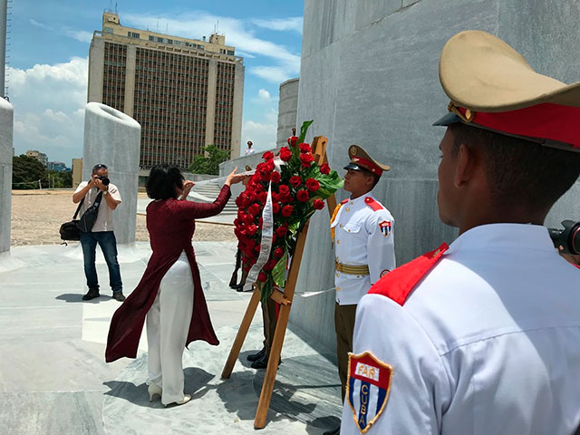 Vicepresidenta vietnamita rinde tributo a José Martí