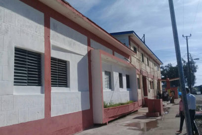 Más familias damnificadas por el tornado reciben viviendas en La Habana